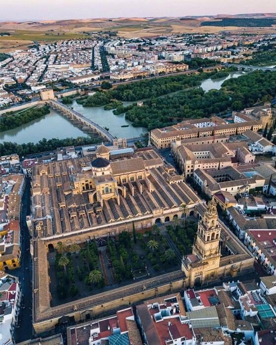 <strong>Mezquita-catedral de Córdoba</strong> by <a href='https://www.instagram.com/p/CK9g72ZsB47/' target='_blank'><strong>@aldoori.1</strong></a> on Instagram.