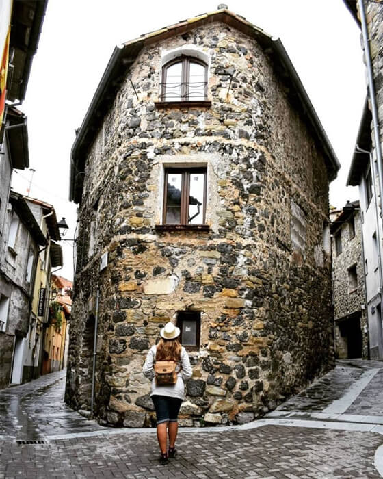 <strong>Castellfollit de la Roca</strong> by <a href='https://www.instagram.com/p/CIL2AjrFVmw/' target='_blank'><strong>@joanserrallonga</strong></a> on Instagram.