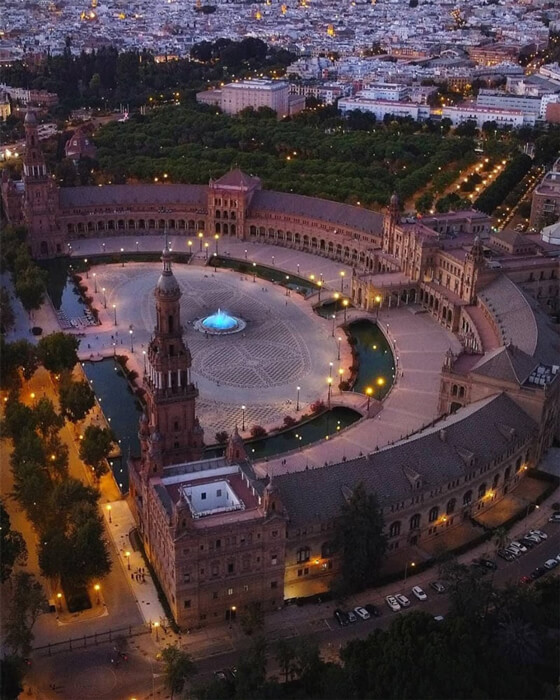 <strong>Plaza De España</strong> by <a href='https://www.instagram.com/p/CLewT69B0xL/' target='_blank'><strong>@djishots_maxi</strong></a> on Instagram.