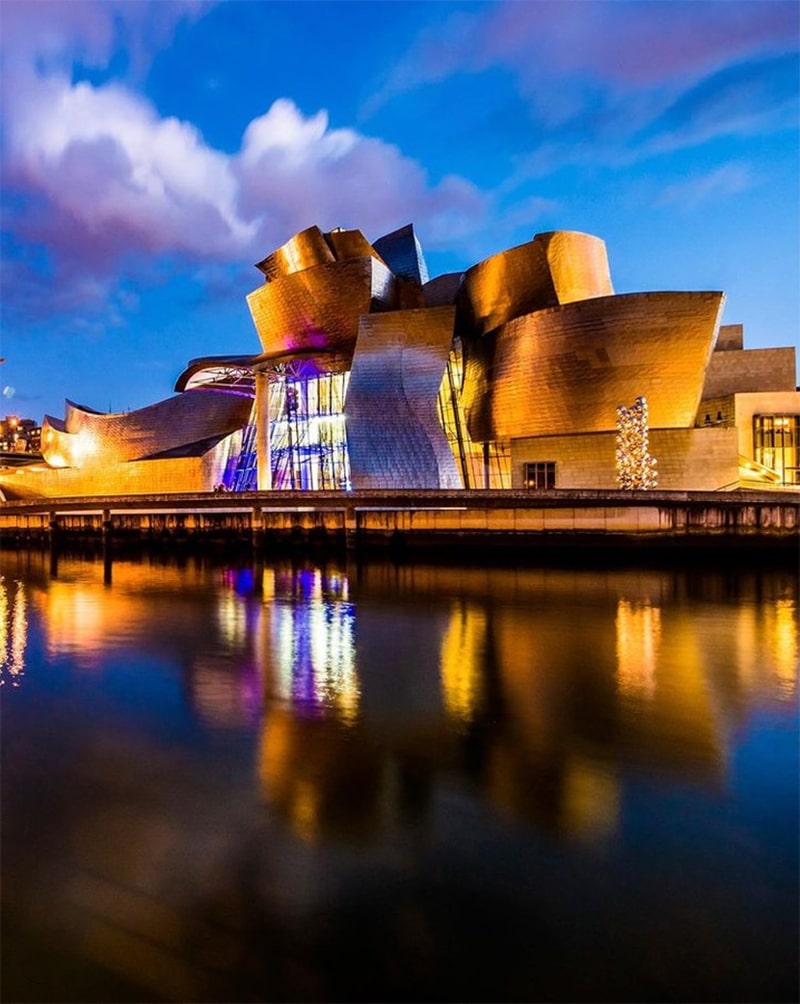 <strong>Museo Guggenheim Bilbao</strong> by <a href='https://www.instagram.com/p/CPqrFchLa0B/' target='_blank'><strong>@joshuamellin</strong></a> on Instagram.